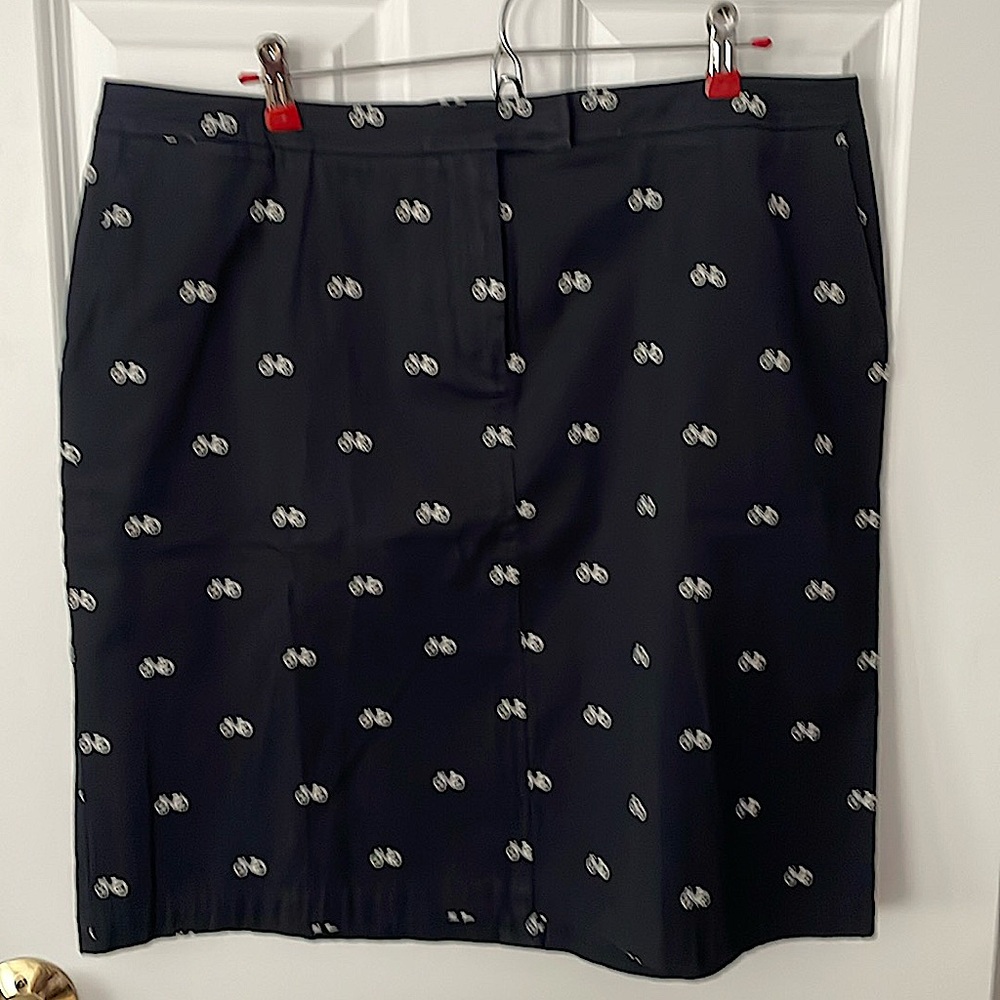 Talbot’s Dark navy women’s skirt
Plus/Petite size 16W
Length:  22”
Waist: 38”
